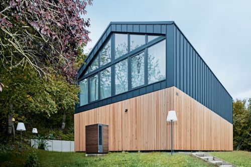 Air-to-water_heat_pump_system